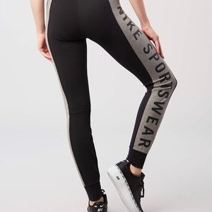 NWT Nike Essential Logo Leggings